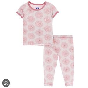 NWT Kickee Pants Print Short Sleeve Pajama Set Macaroon Mandala, size 4